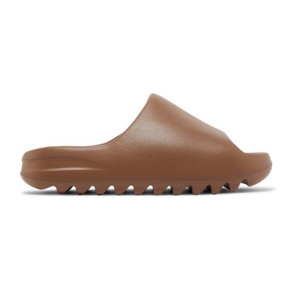 Yeezy Slide in Flax size 8